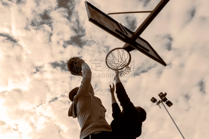 队记：杨瀚森今天表现含金量更高，必须肯定他的适应能力